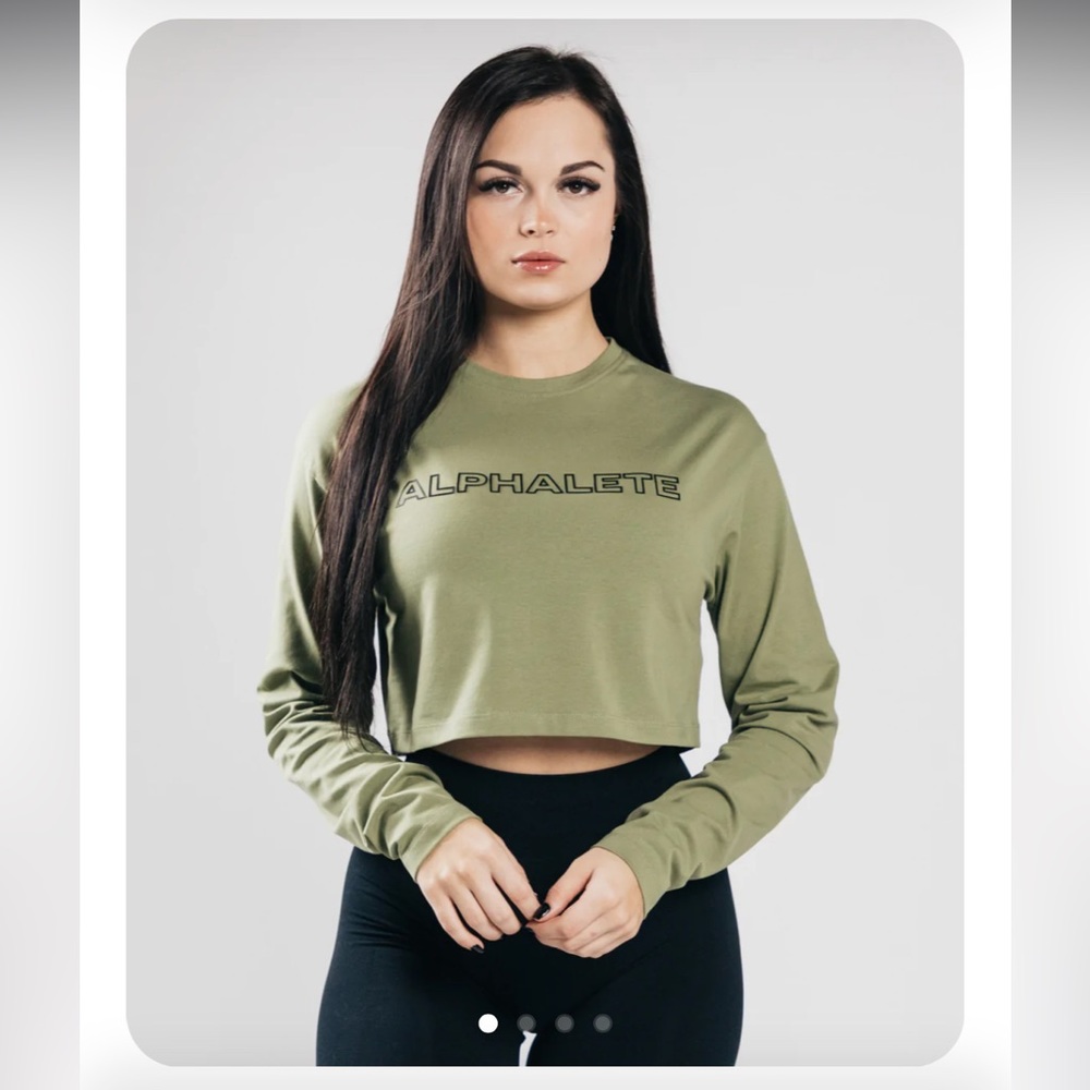 Alphalete Outlined Short Sleeve Crop